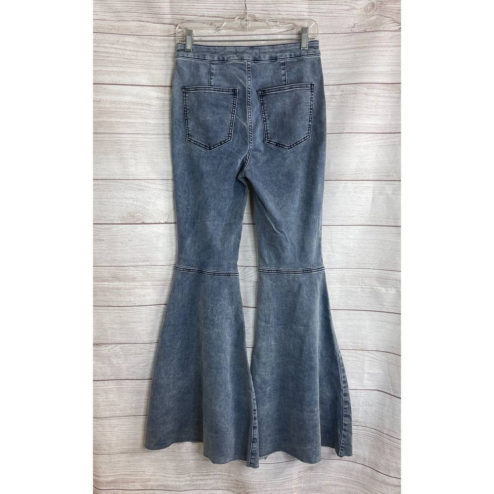 Free People Just Float Cloudy Indigo Flare Jeans Size 27 New Boho Festival - Picture 6 of 9